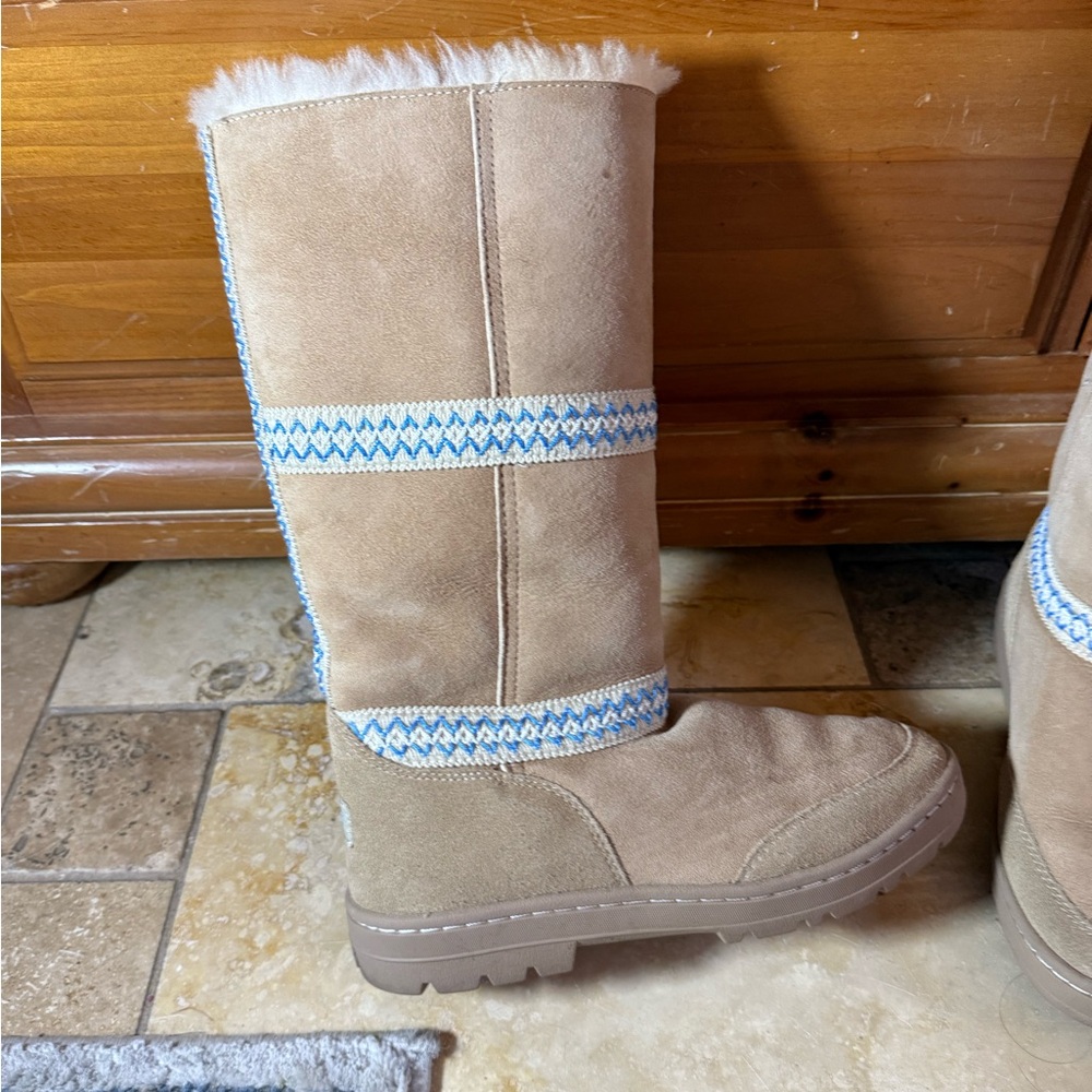 Ugg Sundance Revival Tan Sand Boot size 8
